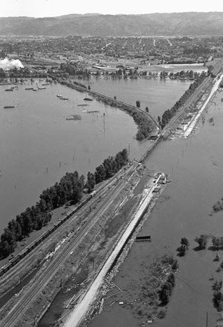 The failed dike that allowed flood water from Smith Lake (right) to pour into Vanport City